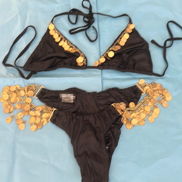 Beach Bunny Hips Don’t Lie swimsuit L top M bottoms